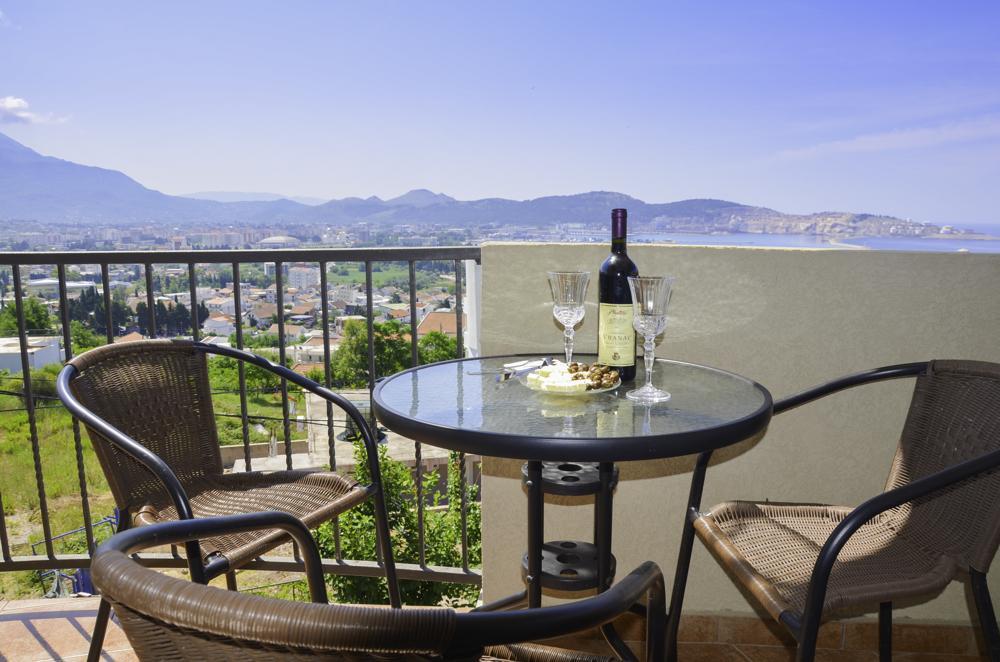 Sea & Mountain Villa Bar