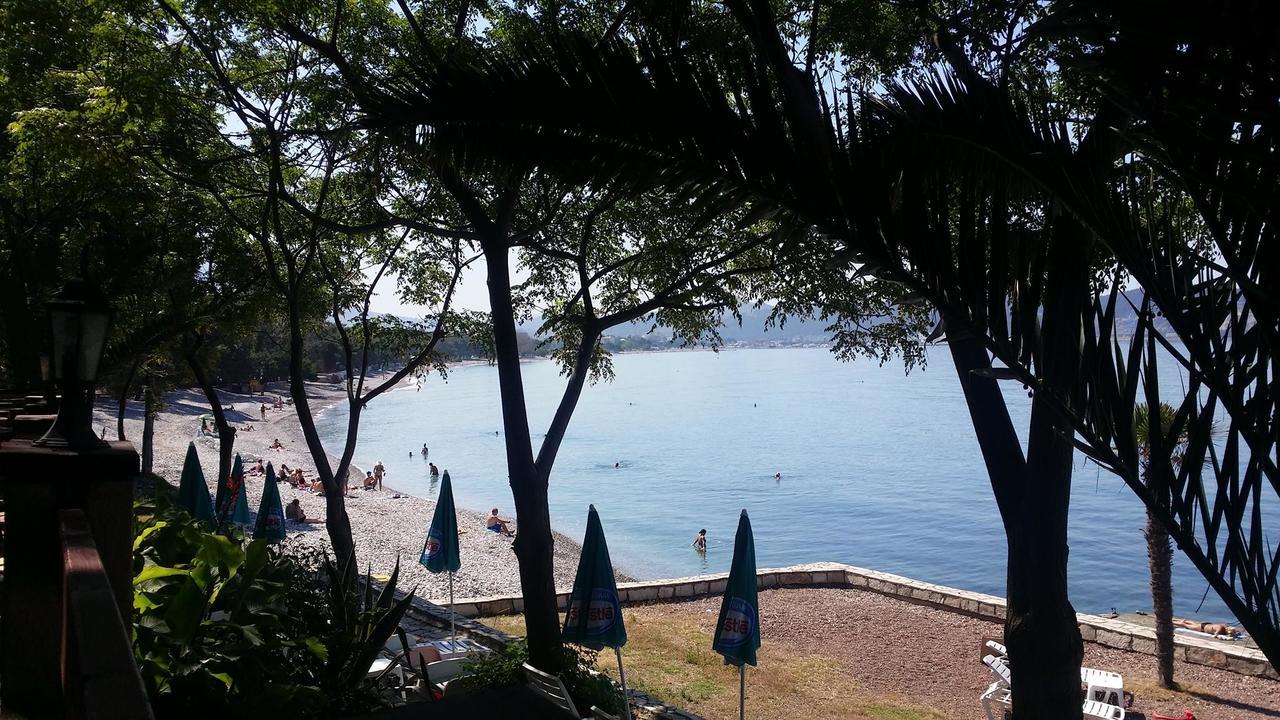 Villa Sea & Mountain Bar